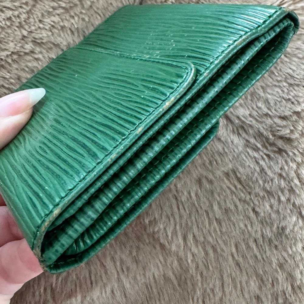 LOUIS VUITTON Green Elise Epi Leather Compact Wallet - Picture 9 of 13